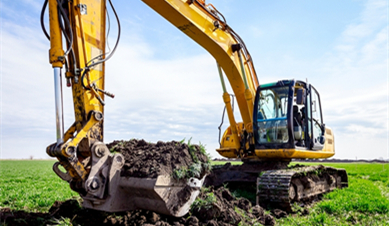 Does the quality and size of an excavator's bucket determine the final performance of a construction operation?